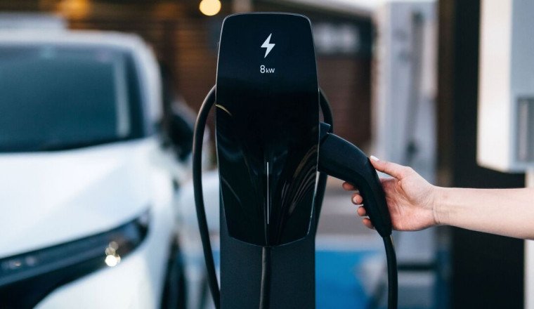 Electric car battery industry to boost jobs in Europe to 300,000 by 2030