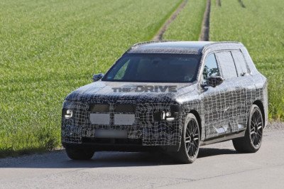 2028 BMW X7 Spied Lacking Futuristic Design