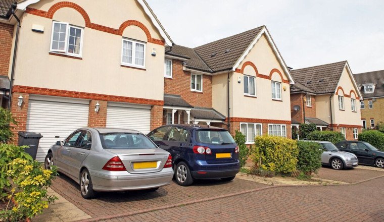 Drivers urged not to park on driveway on Saturday