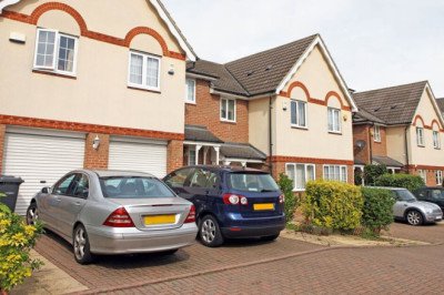 Drivers urged not to park on driveway on Saturday
