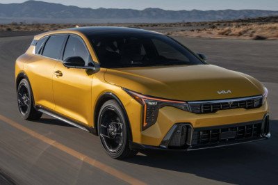 Kia Is Worried That Selling Too Many Gas Cars or EVs Could Hurt the Business