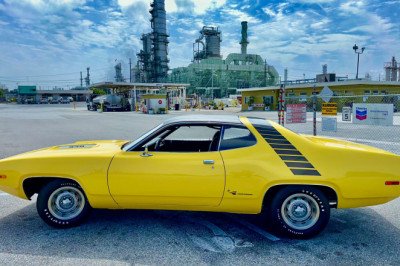 Original Owner: ’72 Plymouth Road Runner Left Tire Marks Across Chicago