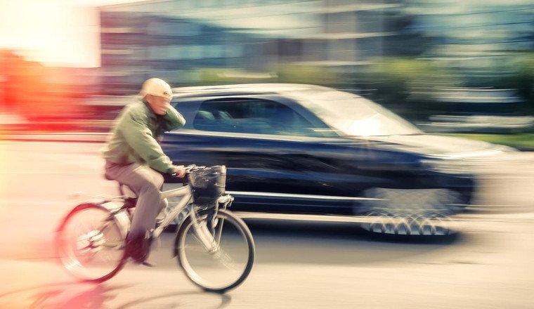 Record number of cyclists report drivers passing too close after major Highway Code rule change in 2022