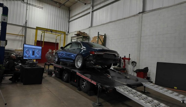 V-10-Powered Lincoln Continental Sounds Like a Supercar on Its First Dyno Run