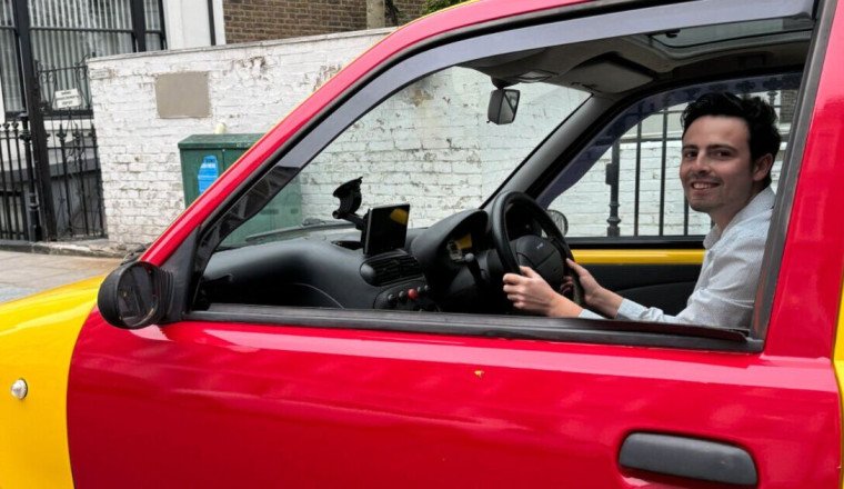 I drove the iconic Inbetweeners Car through Central London - and got this reaction