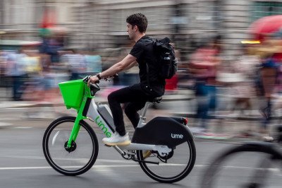 Reckless cyclists who kill pedestrians could be jailed for life as government set to crackdown on 'nightmare' E-bikes