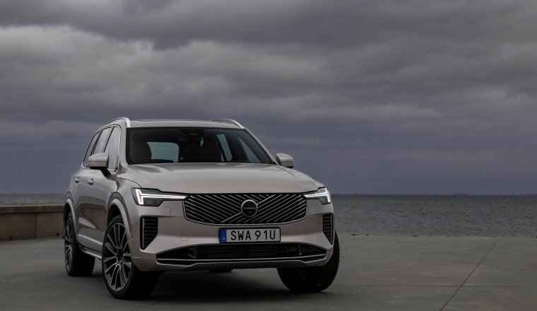 2025 Volvo XC90 T8 review: Plug-in luxury with smooth power and smart style