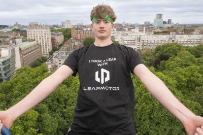 A car brand is aiming to drive traffic to its showroom – by offering bungee jumps