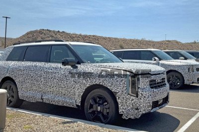 2026 Kia Telluride Goes Boxier in New Spy Shots