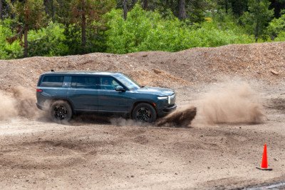 Rivian’s Kick Turn Takes the 360-Degree Tank Turn to a Whole New Level: Actually Useful