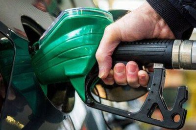 Expert claims drivers could save money on petrol by filling up car at these two times